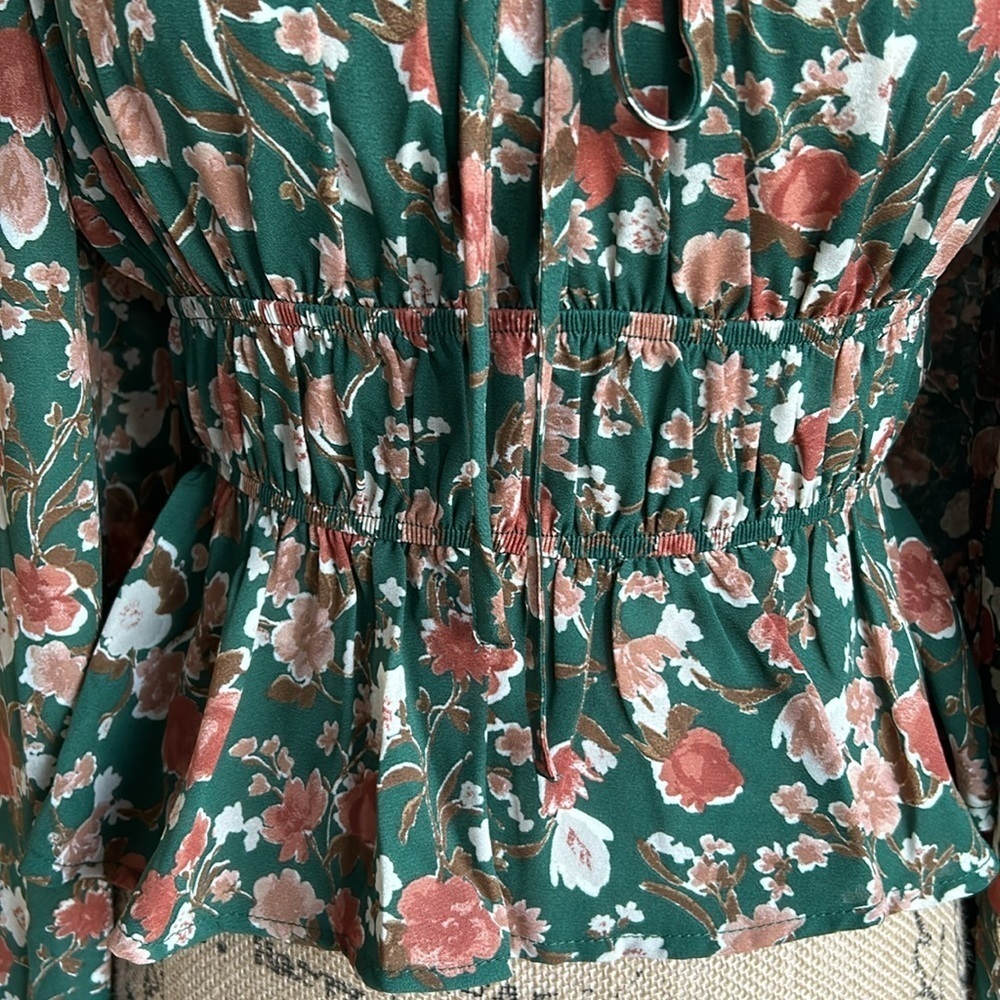 MINE hunter green floral smocked top cropped long sleeve tie at bust scoop back - Picture 3 of 15